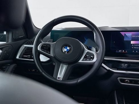 Used 2024 BMW X5 xDrive40i w/ M Sport Package image 11