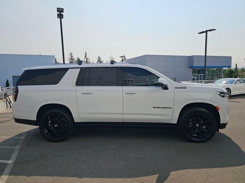 Used 2022 Chevrolet Suburban High Country w/ Premium Package 2 AWD/4WD image 8