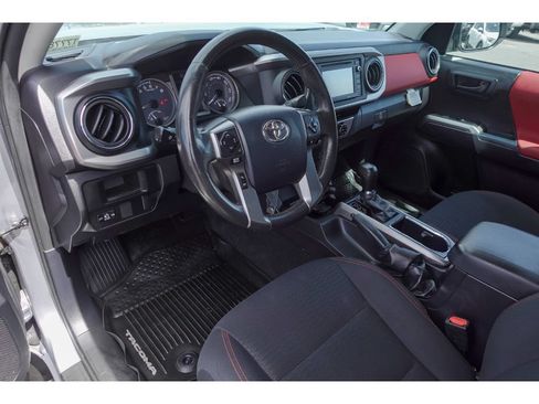 Used 2017 Toyota Tacoma SR5 w/ Tow Package AWD/4WD image 9
