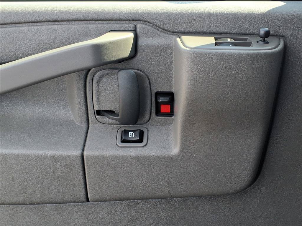 Used 2024 GMC Savana 2500 w/ Driver Convenience Package RWD image 4