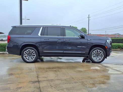 Used 2023 GMC Yukon XL Denali Ultimate AWD/4WD image 8