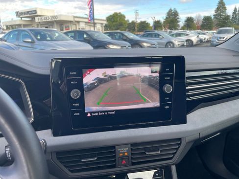 Used 2025 Volkswagen Jetta SE image 17