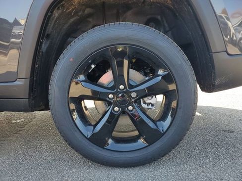 New 2025 Jeep Grand Cherokee Limited image 12