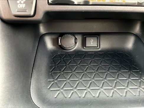 Used 2021 Toyota RAV4 XLE w/ Protection Package (TMS) AWD/4WD image 16