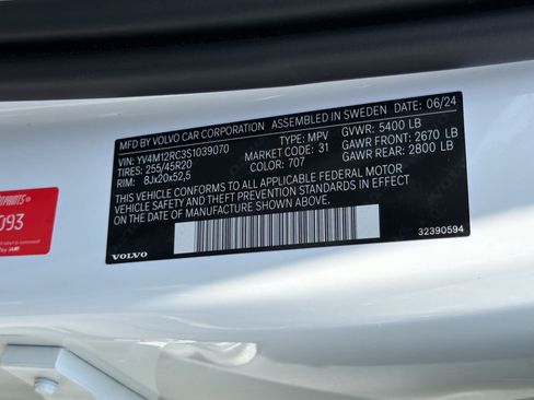 Certified 2025 Volvo XC60 B5 Plus w/ Protection Package Premier AWD/4WD image 23