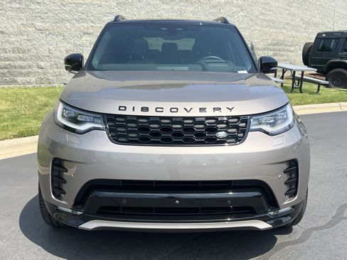 Used 2025 Land Rover Discovery Dynamic SE AWD/4WD image 10
