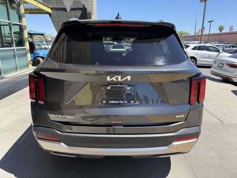 Used 2025 Kia Sorento EX FWD image 13