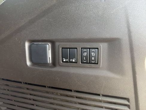 Used 2023 GMC Yukon Denali RWD image 21