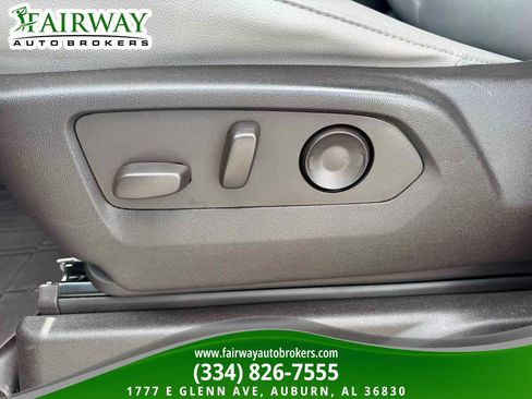 Used 2022 Chevrolet Tahoe Z71 w/ Luxury Package AWD/4WD image 16