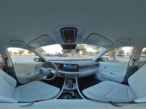 Used 2025 Hyundai Kona SEL image 42