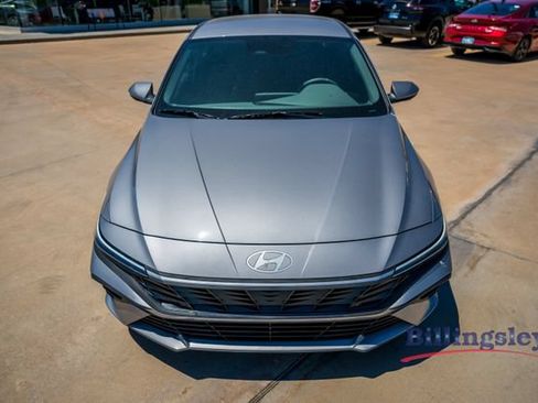 Used 2026 Hyundai Elantra SE FWD image 8