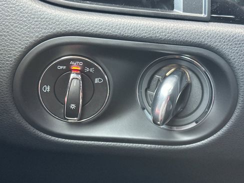 Used 2025 Porsche Macan image 23