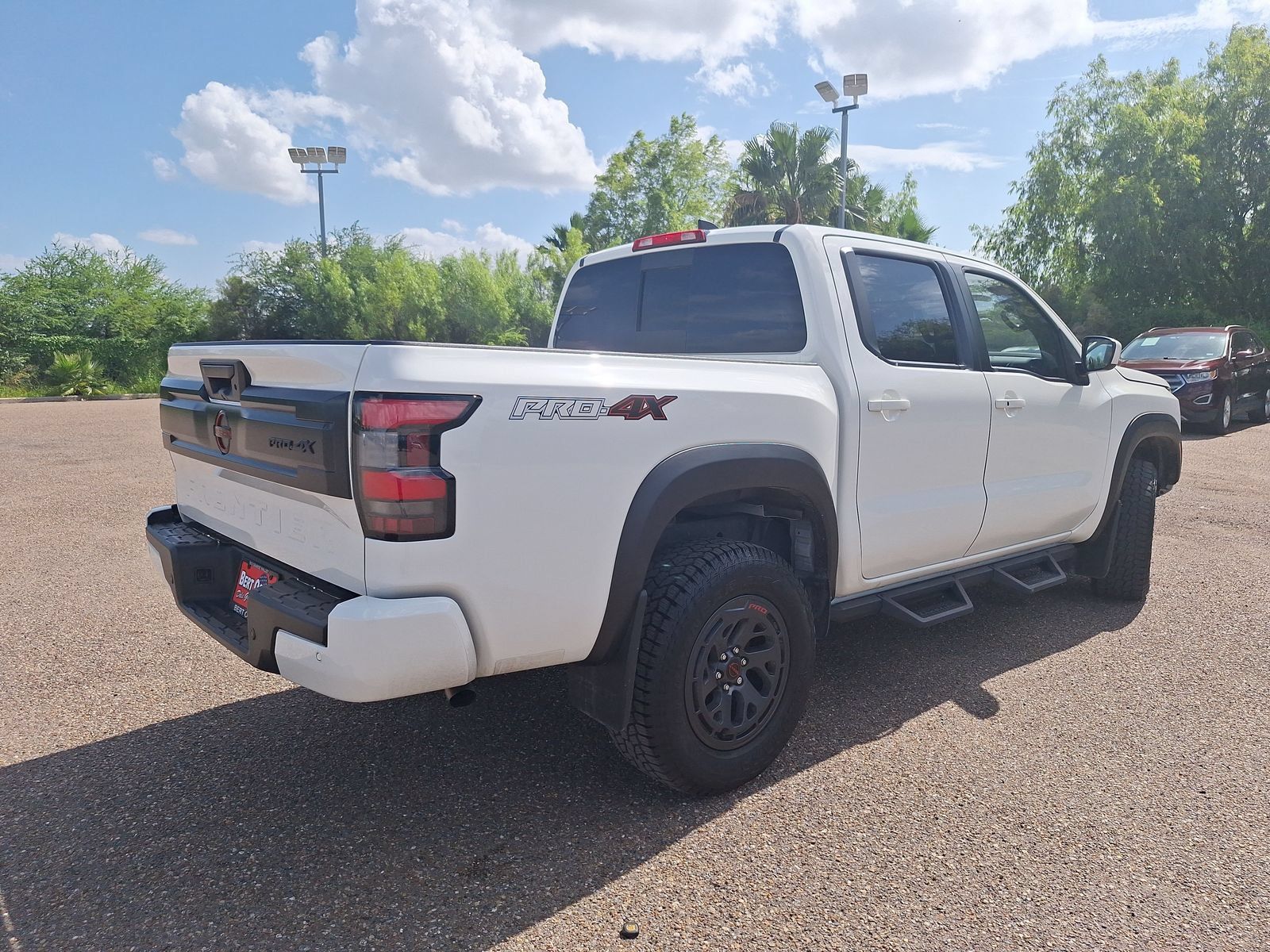 Used 2025 Nissan Frontier PRO-4X AWD/4WD image 7
