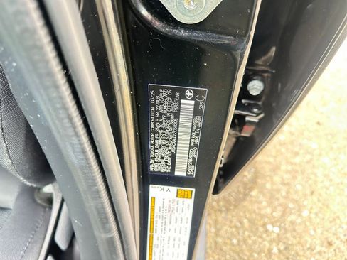 Used 2025 Toyota Prius LE image 29