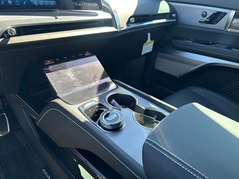 New 2026 Cadillac Vistiq Premium Luxury w/ LPO, Floor Liner Package AWD/4WD image 38