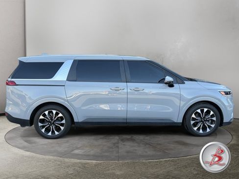Used 2024 Kia Carnival EX FWD image 8