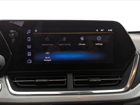 Used 2025 Chevrolet Trax LT w/ LT Convenience Package image 27