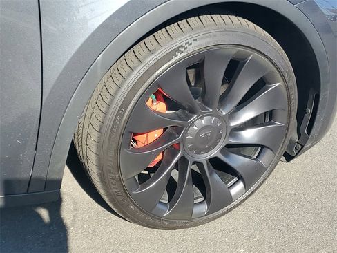 Used 2023 Tesla Model Y Performance image 6