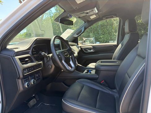 Used 2023 GMC Yukon XL SLT w/ SLT Luxury Package AWD/4WD image 5