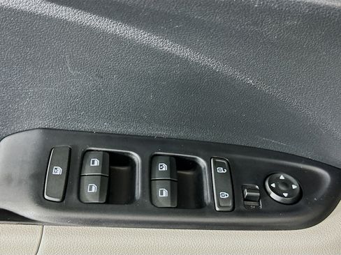 Used 2024 Hyundai Venue SEL image 15