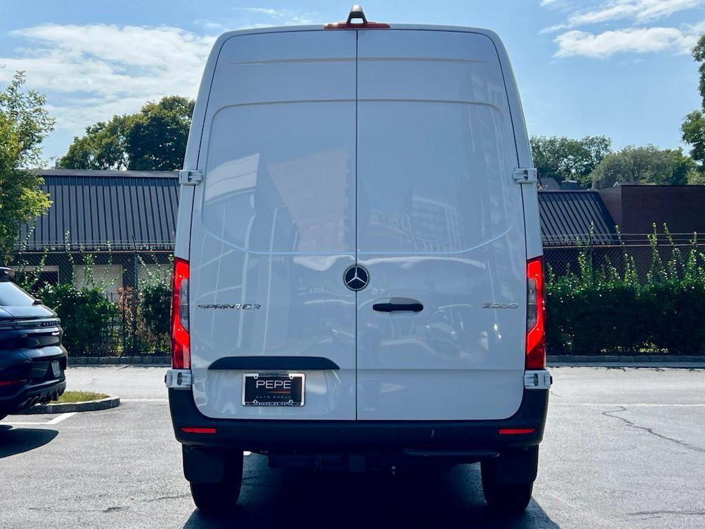 Used 2025 Mercedes-Benz Sprinter 2500 image 5