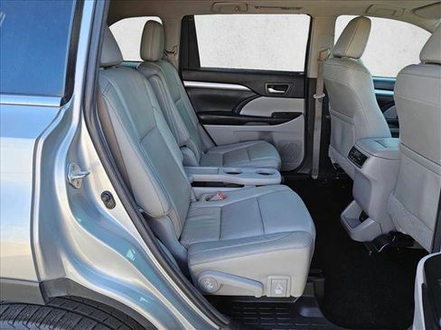 Used 2017 Toyota Highlander XLE image 21