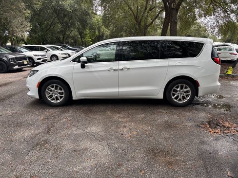 Used 2023 Chrysler Voyager LX FWD image 16
