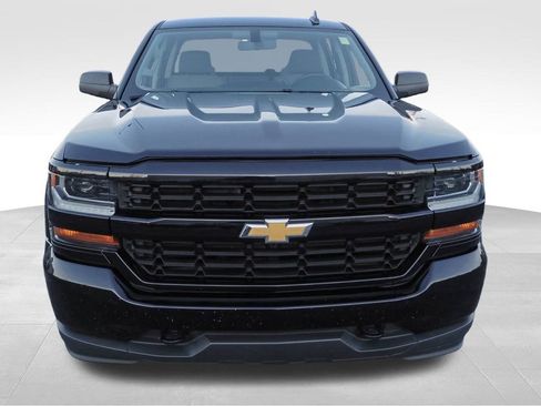 Used 2018 Chevrolet Silverado 1500 Custom w/ Custom Convenience Package image 2
