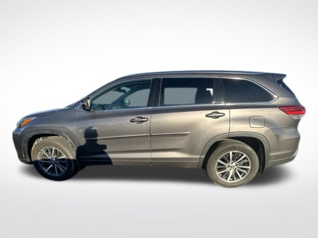 Used 2017 Toyota Highlander XLE AWD/4WD image 2