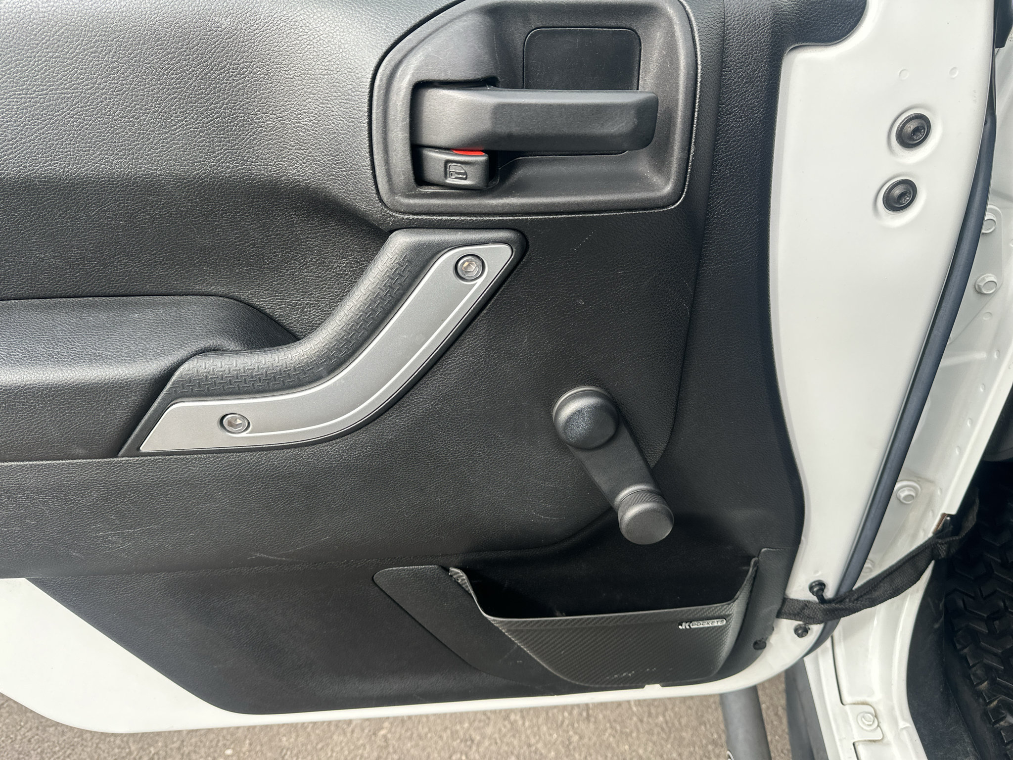 Used 2015 Jeep Wrangler Rubicon w/ Connectivity Group AWD/4WD image 13