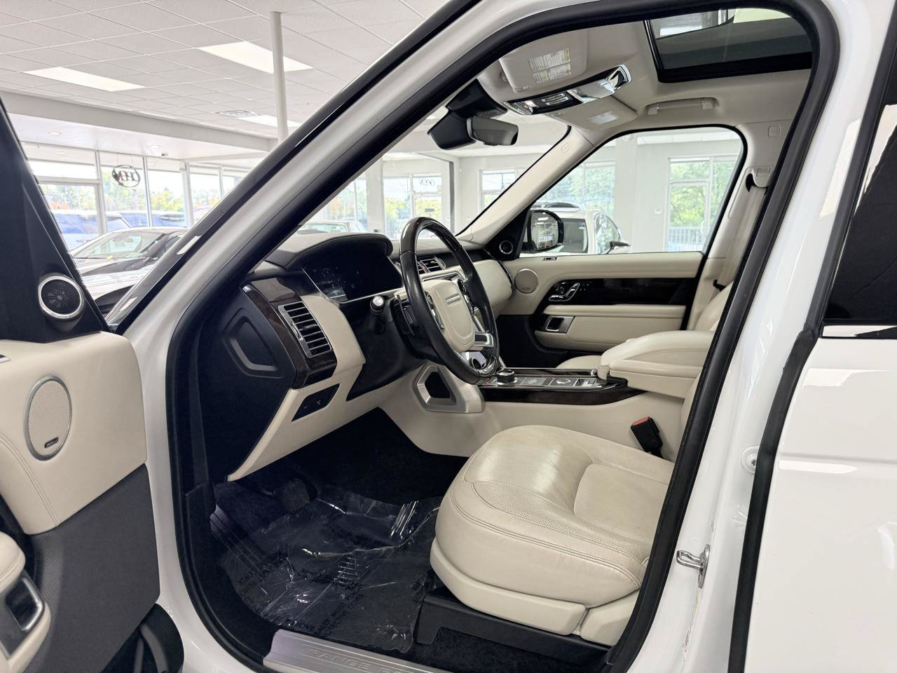 Used 2019 Land Rover Range Rover HSE AWD/4WD image 11