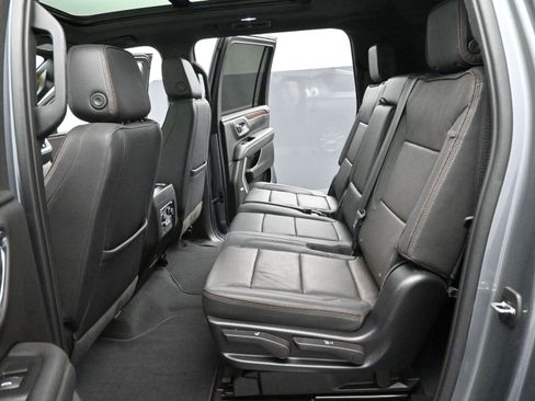 Used 2022 Chevrolet Suburban High Country image 33