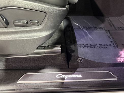 Used 2022 Porsche Cayenne image 53