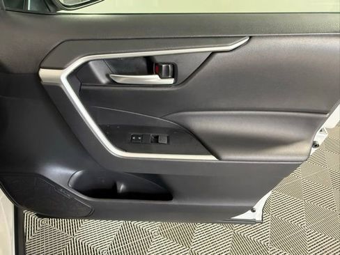 Used 2024 Toyota RAV4 XLE FWD image 46