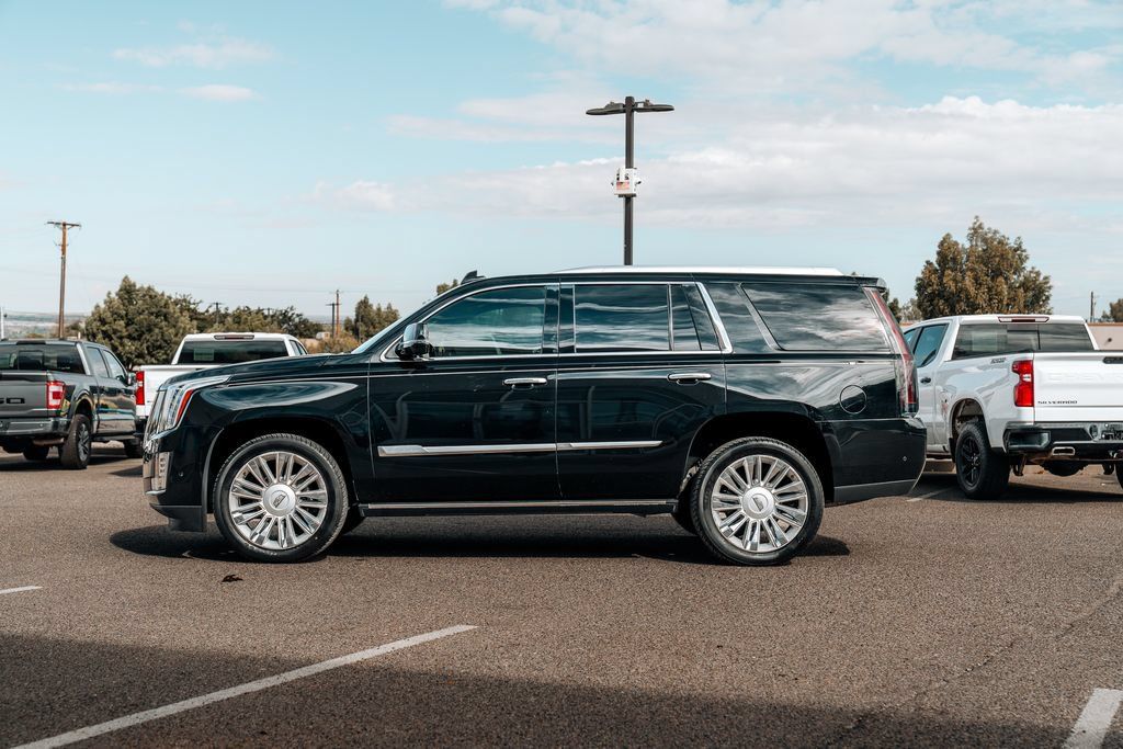 Used 2017 Cadillac Escalade Platinum AWD/4WD image 4