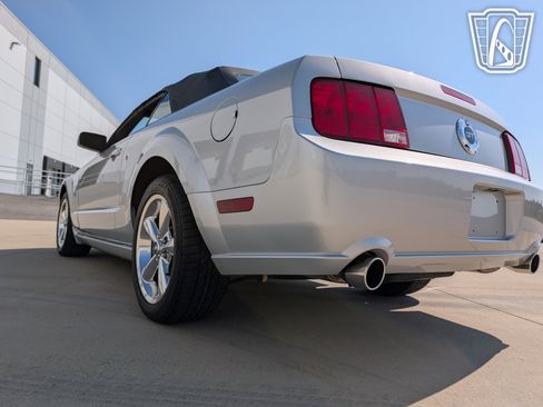 Used 2005 Ford Mustang GT image 10