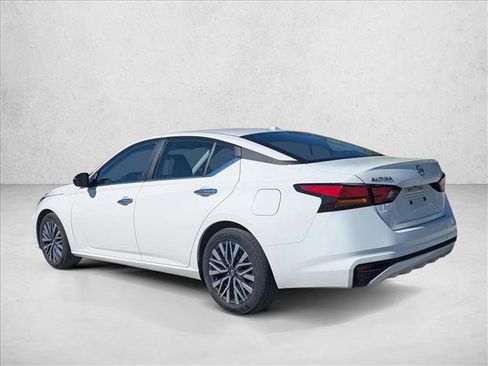 Used 2025 Nissan Altima 2.5 SV image 7