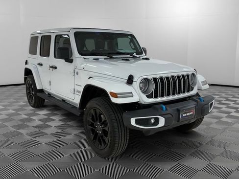 Used 2024 Jeep Wrangler Unlimited Sahara w/ Technology Group AWD/4WD image 7