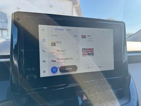 Used 2025 Toyota Corolla LE image 3