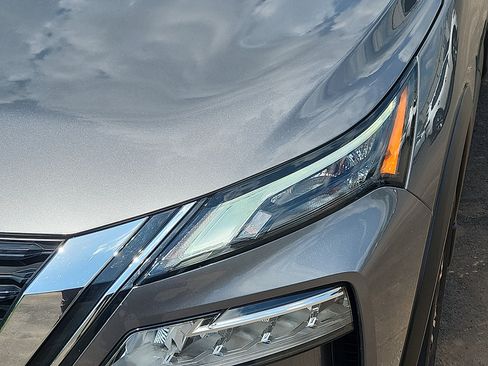 Used 2023 Nissan Rogue SV AWD/4WD image 9