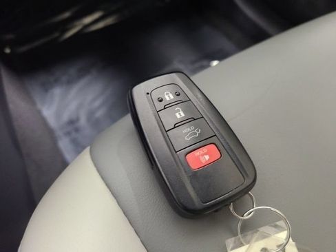 Used 2019 Toyota RAV4 XLE Premium FWD image 34