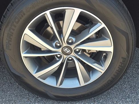 Used 2019 Hyundai Santa Fe SEL FWD image 9