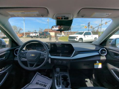 New 2026 Chevrolet Trax LS w/ LS Convenience Package FWD image 21