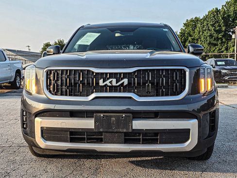 Used 2024 Kia Telluride EX w/ EX Captain's Chair Package AWD/4WD image 2