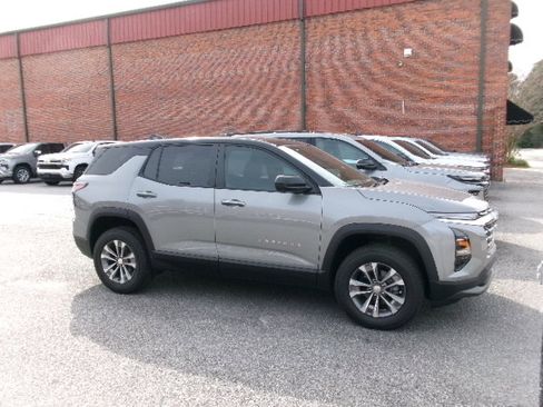 New 2026 Chevrolet Equinox LT w/ Convenience Package II image 1