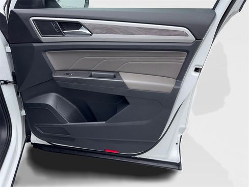 Used 2022 Volkswagen Atlas Cross Sport SE w/ Panoramic Sunroof Package image 46