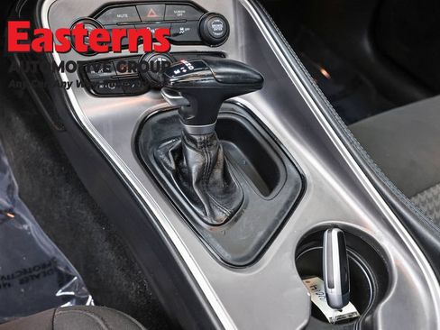 Used 2022 Dodge Challenger SXT w/ Driver Convenience Group RWD image 13