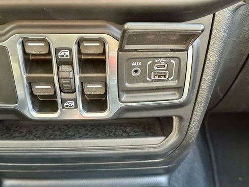 Used 2023 Jeep Gladiator Overland AWD/4WD image 29