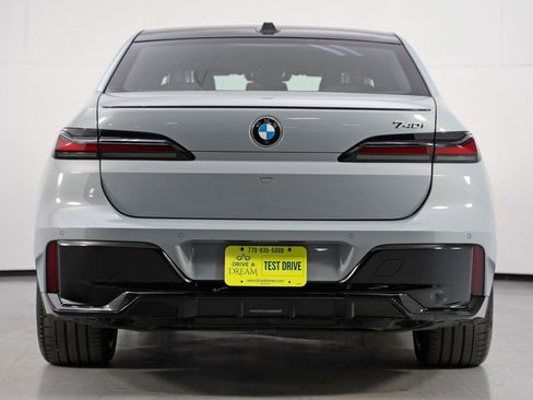 Used 2024 BMW 740i w/ Premium Package 2 RWD image 11