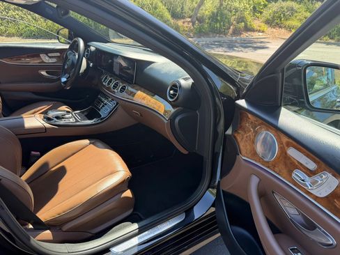 Used 2017 Mercedes-Benz E 300 4MATIC image 26